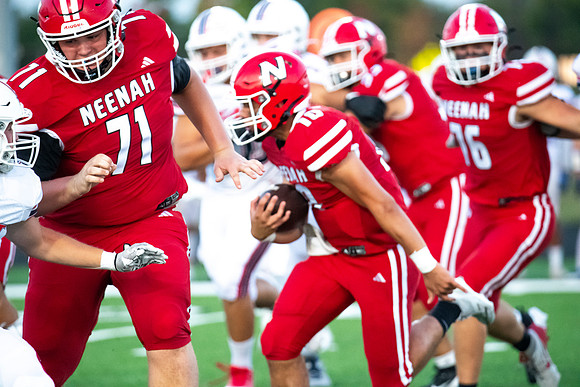 Neenah vs Appleton East 0294