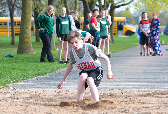 Neenah_Middle_School_Track_04242017_009