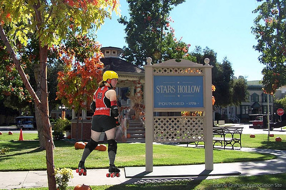 Loredai skates in Stars Hollow