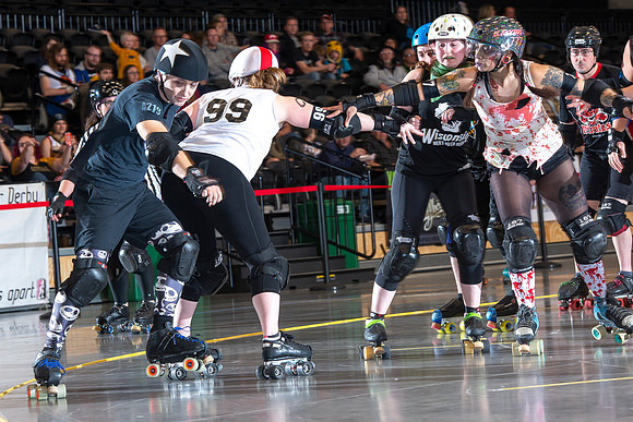 Zombies_vs_Vampires_083