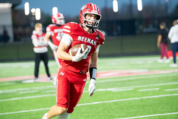 Neenah vs DePere 0130