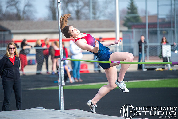 nhs_girls_track_010_32927810547_o