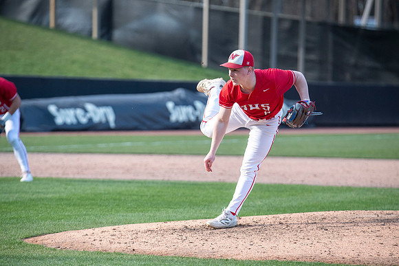 Neenah vs Menasha0423