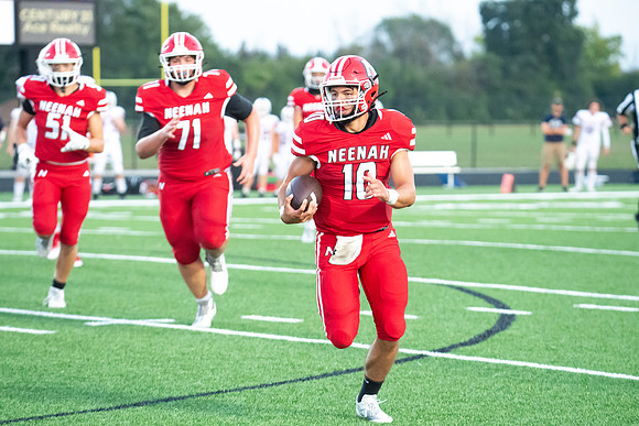 Neenah vs Appleton East 0383