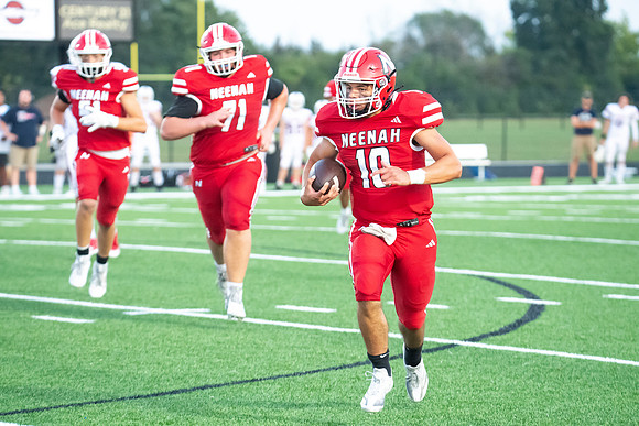 Neenah vs Appleton East 0384