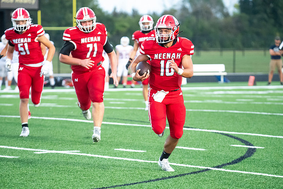 Neenah vs Appleton East 0378